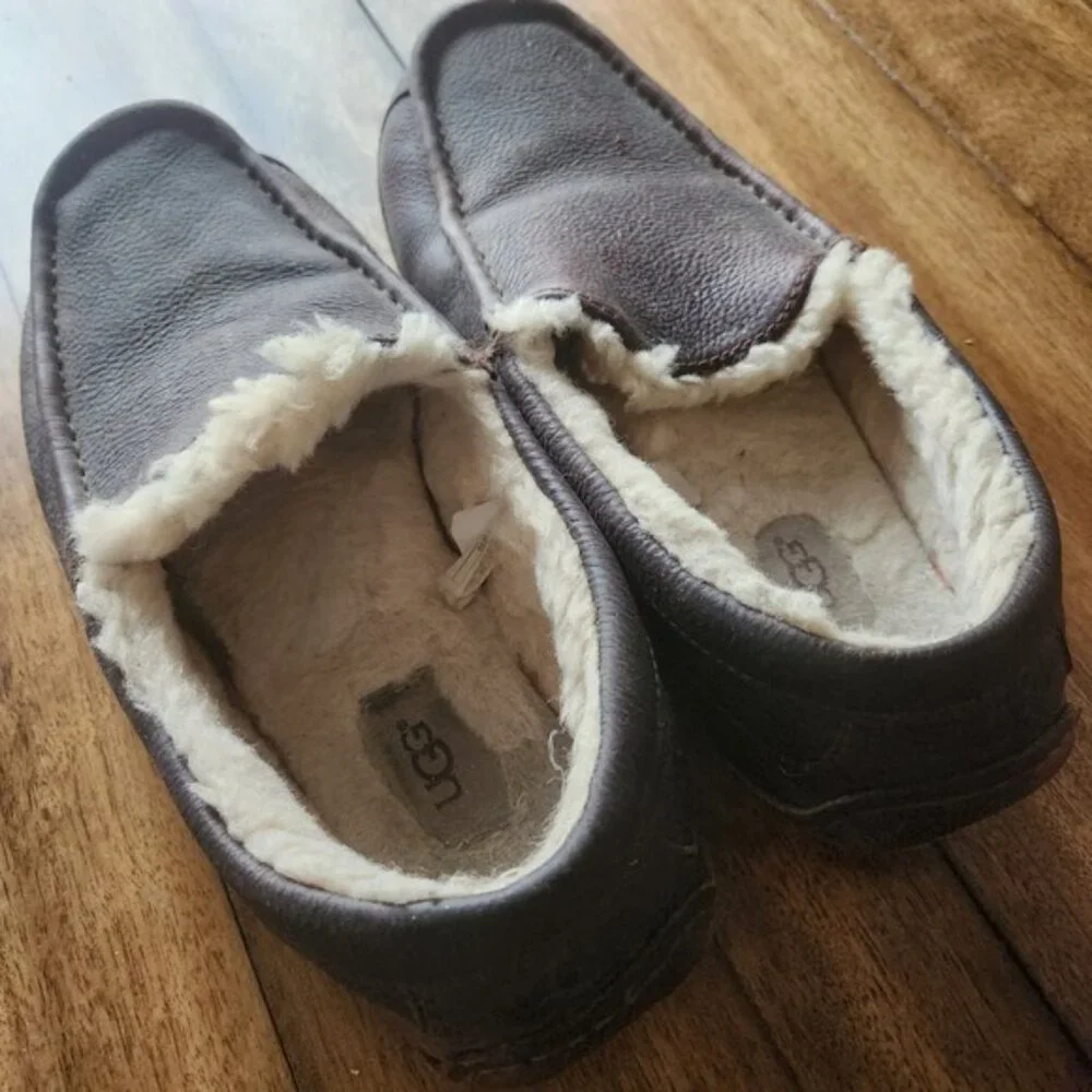 UGG‎ Australia Dark Brown Leather Genuine Sheepskin Lined Moccasin Slippers